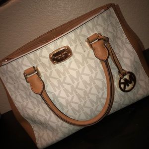 Micheal Kors purse💗